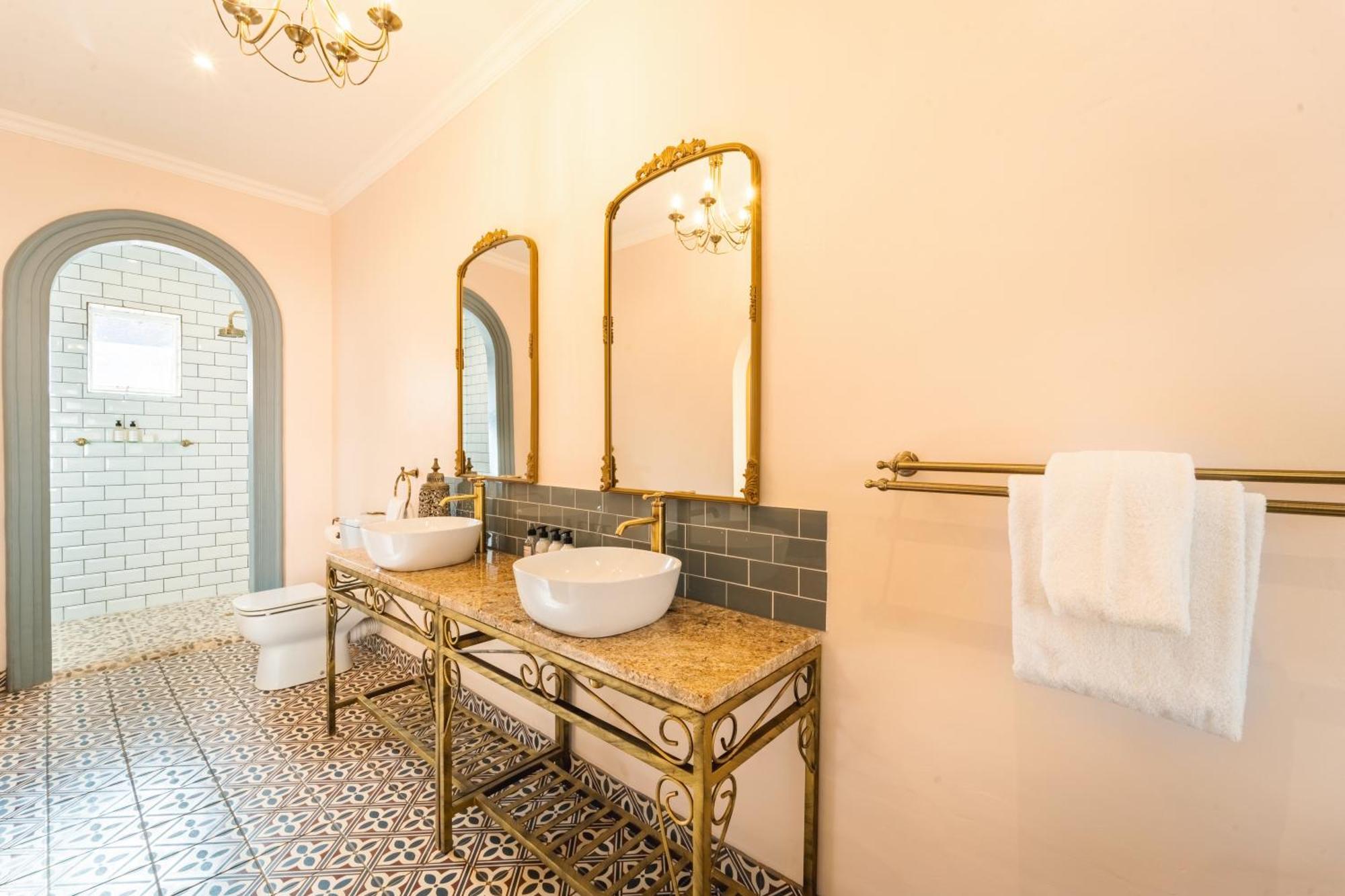 The Victorian Manor Bed & Breakfast Air Terjun Victoria Bagian luar foto